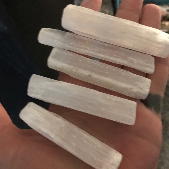 5 pieces of selenite - Picture 2 of 5